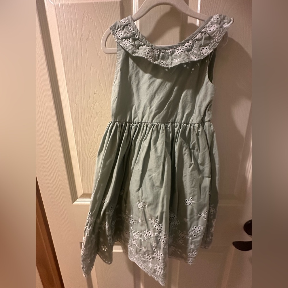 Elegant Green Kids Dress with Floral Embroidery